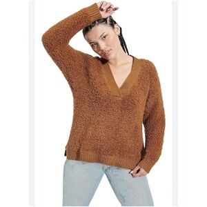 Cozy Brown V-Neck Sweater copper rust fuzzy warm sweatshirt Deeann cloudfluff m